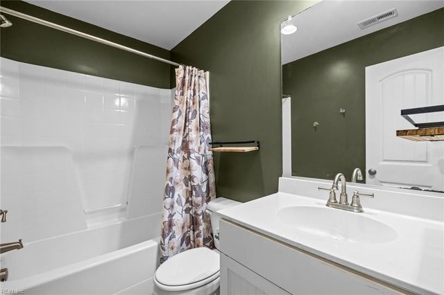6 Village Park LN, Poquoson, VA 23662