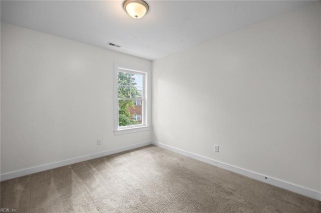6 Village Park LN, Poquoson, VA 23662
