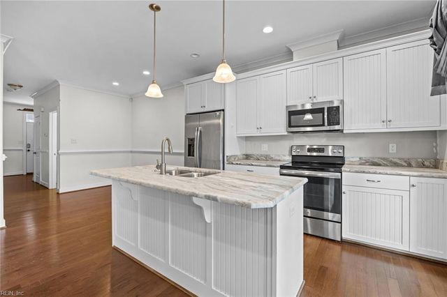6 Village Park LN, Poquoson, VA 23662
