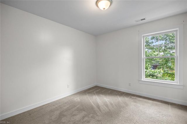 6 Village Park LN, Poquoson, VA 23662