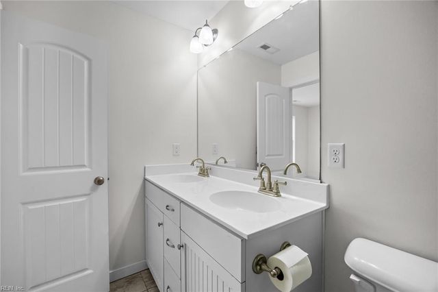 6 Village Park LN, Poquoson, VA 23662