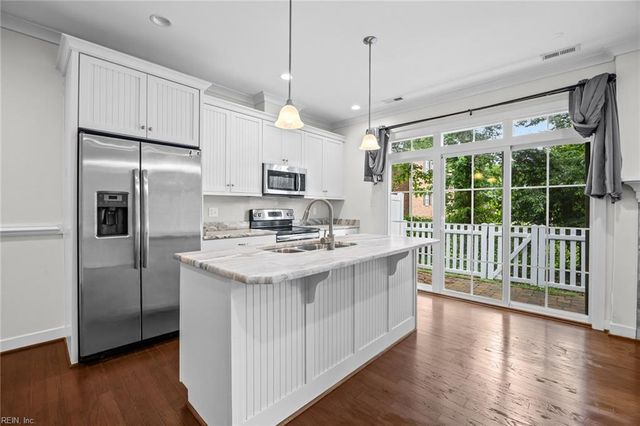 6 Village Park LN, Poquoson, VA 23662