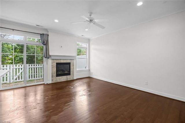 6 Village Park LN, Poquoson, VA 23662