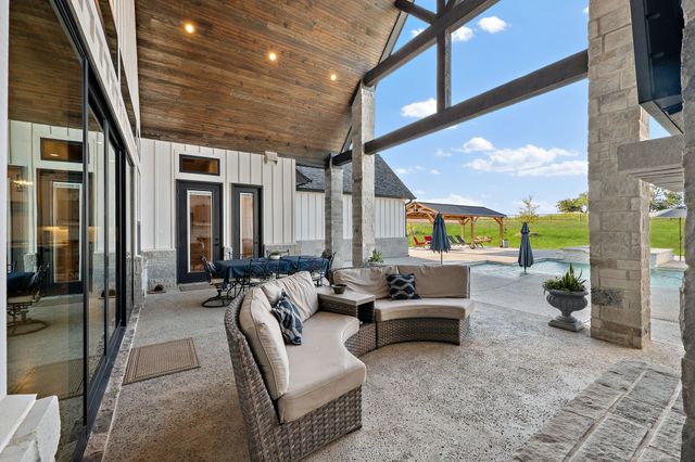412 Royal Santana Run, Weatherford, TX 76087