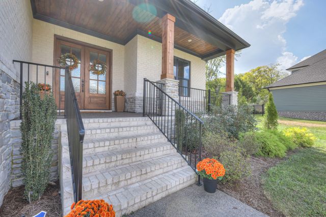 3384 Sarah Bee Ln, Thompsons Station, TN 37179