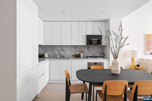 144 1st 6G, Jersey City, NJ 07302