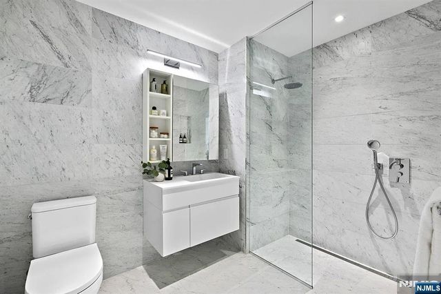144 1st 6G, Jersey City, NJ 07302