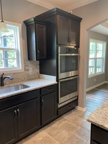 375 Barry Dr, Clarksville, TN 37040