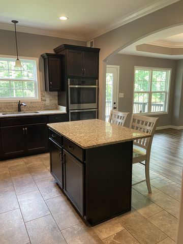 375 Barry Dr, Clarksville, TN 37040
