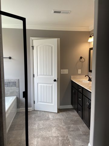 375 Barry Dr, Clarksville, TN 37040