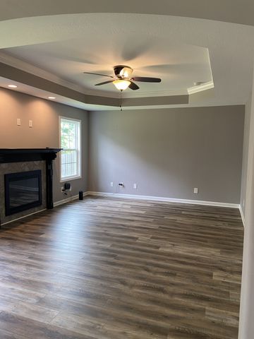 375 Barry Dr, Clarksville, TN 37040