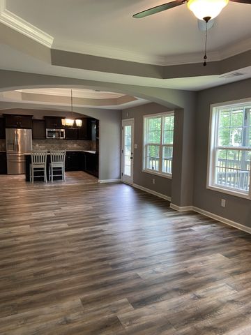375 Barry Dr, Clarksville, TN 37040
