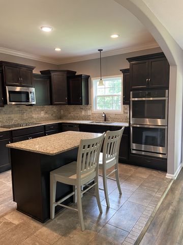 375 Barry Dr, Clarksville, TN 37040