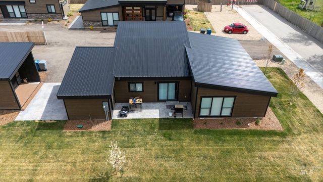 384 W London St, Middleton, ID 83644