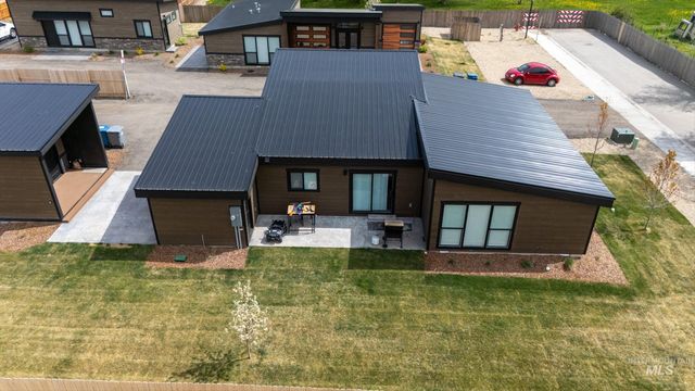384 W London St, Middleton, ID 83644