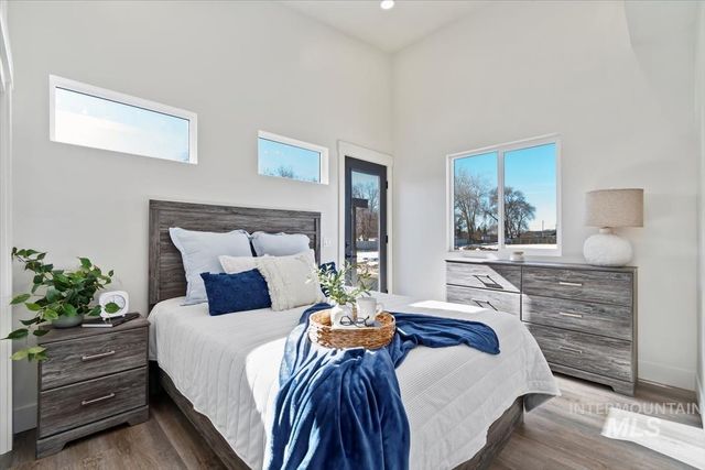 384 W London St, Middleton, ID 83644