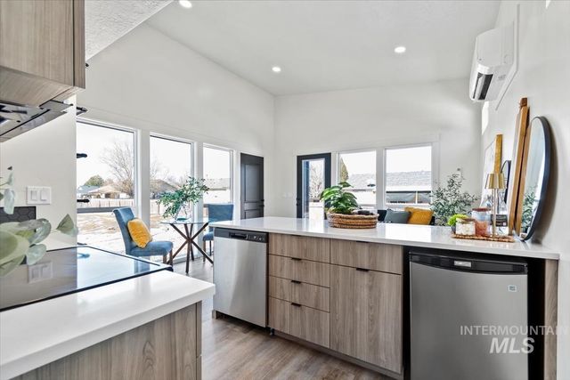 384 W London St, Middleton, ID 83644