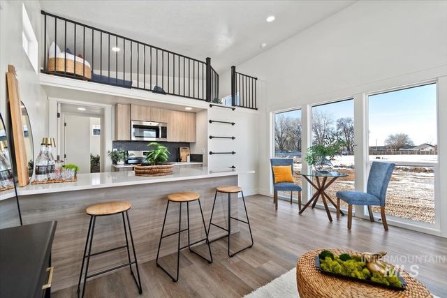 384 W London St, Middleton, ID 83644