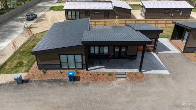 384 W London St, Middleton, ID 83644