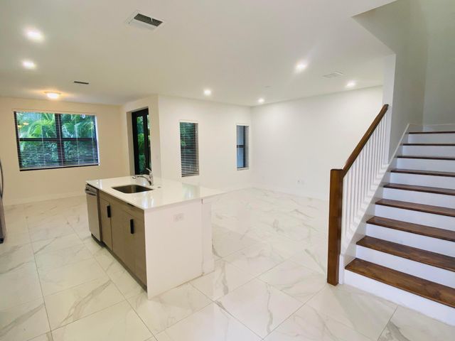 383 Bella Sol Way, West Palm Beach, FL 33406