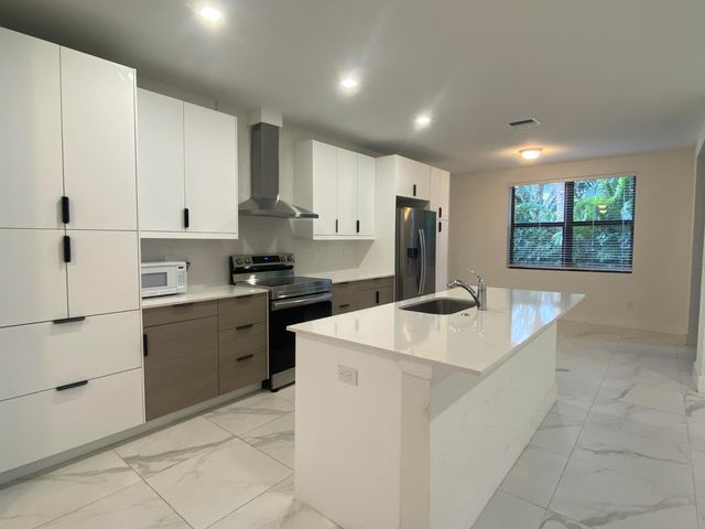 383 Bella Sol Way, West Palm Beach, FL 33406