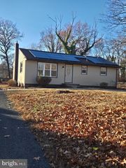 16 WALDENS DR, Bridgeton, NJ 08302