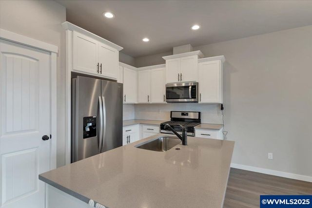 5590 Mountain Quail Dr S, Salem, OR 97306