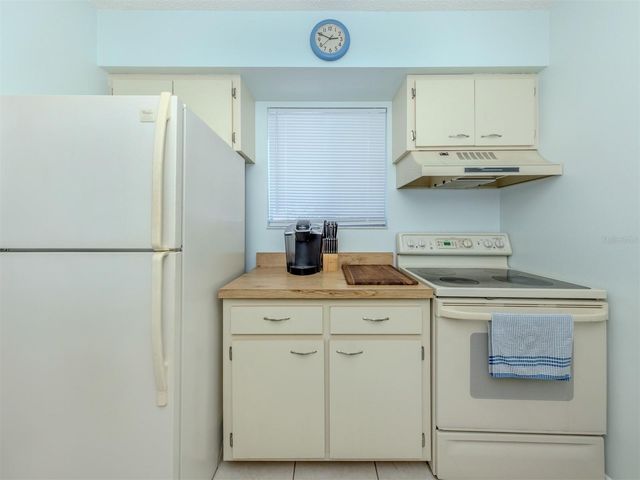 217 AIRPORT AVENUE W 216, Venice, FL 34285