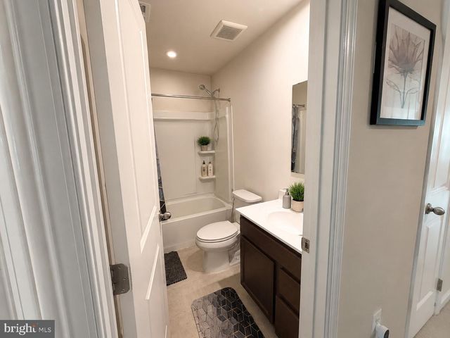 9827 POSTERITY LN, Montgomery Village, MD 20886