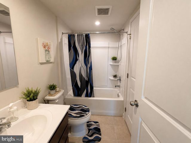 9827 POSTERITY LN, Montgomery Village, MD 20886