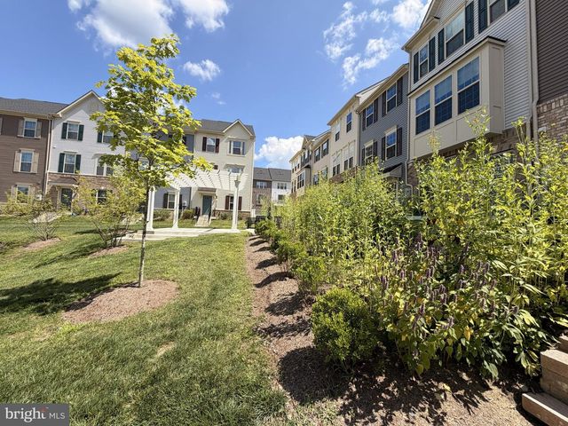 9827 POSTERITY LN, Montgomery Village, MD 20886
