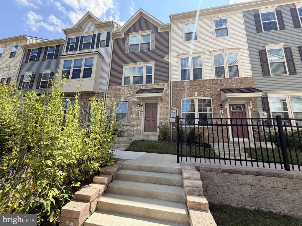 9827 POSTERITY LN, Montgomery Village, MD 20886
