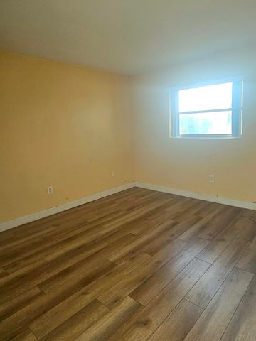 1505 Crescent Circle B24, Lake Park, FL 33403