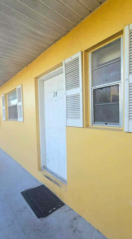 1505 Crescent Circle B24, Lake Park, FL 33403