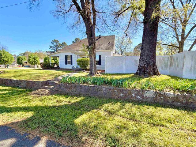 511 W Childress Street, Morrilton, AR 72110