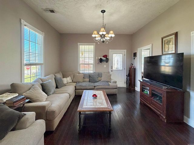 511 W Childress Street, Morrilton, AR 72110