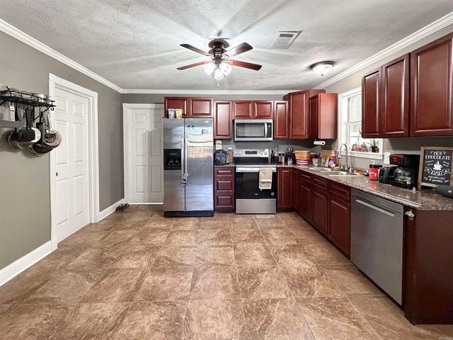 511 W Childress Street, Morrilton, AR 72110