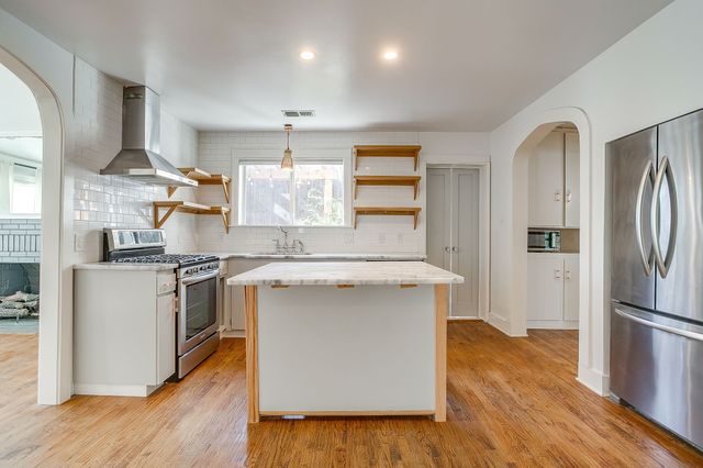 4516 Collinwood Avenue, Fort Worth, TX 76107