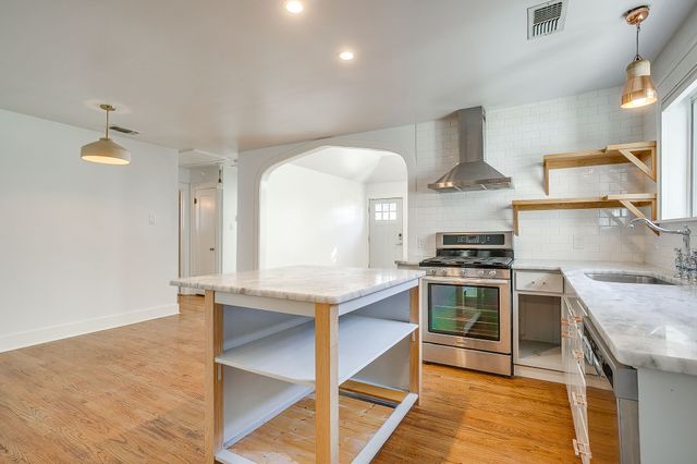 4516 Collinwood Avenue, Fort Worth, TX 76107