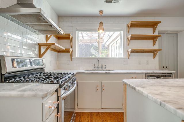 4516 Collinwood Avenue, Fort Worth, TX 76107