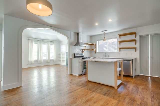 4516 Collinwood Avenue, Fort Worth, TX 76107