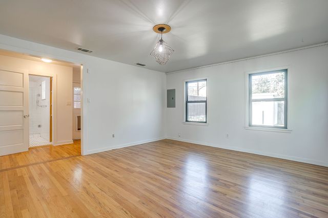 4516 Collinwood Avenue, Fort Worth, TX 76107