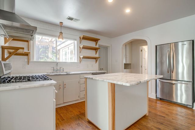 4516 Collinwood Avenue, Fort Worth, TX 76107