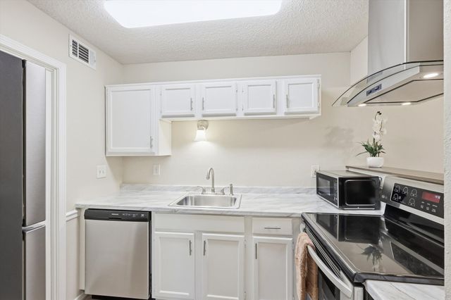 18333 Roehampton Drive 716, Dallas, TX 75252