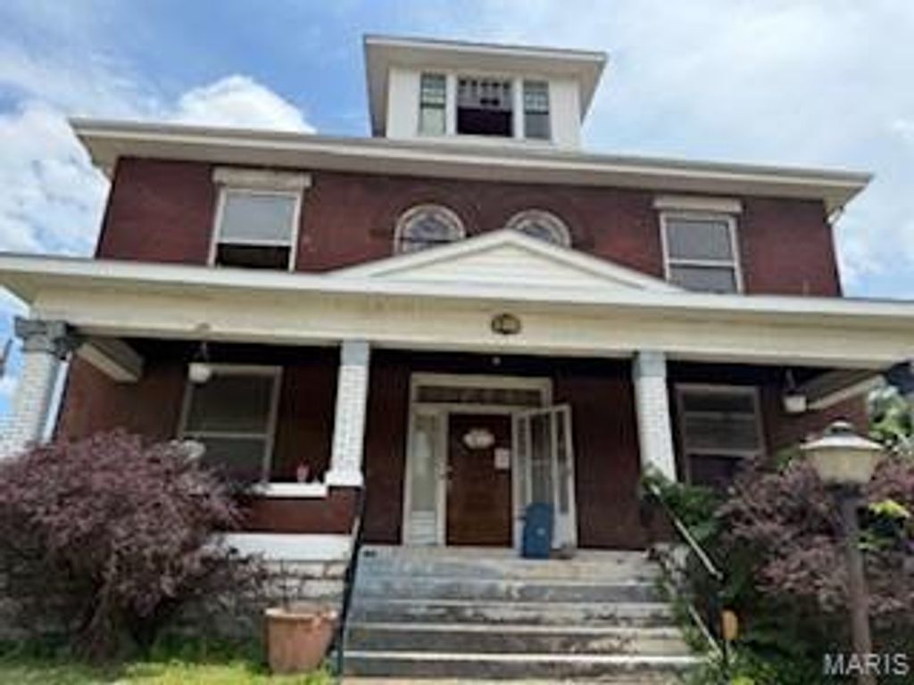 570 Washington Place, East St Louis, IL 62205