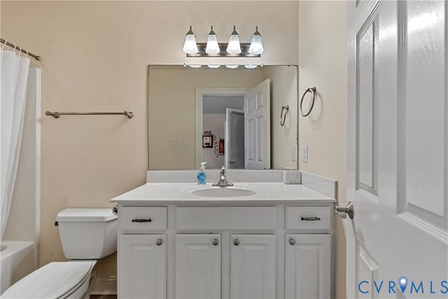 13045 Mid Pines Dr, Ashland, VA 23005