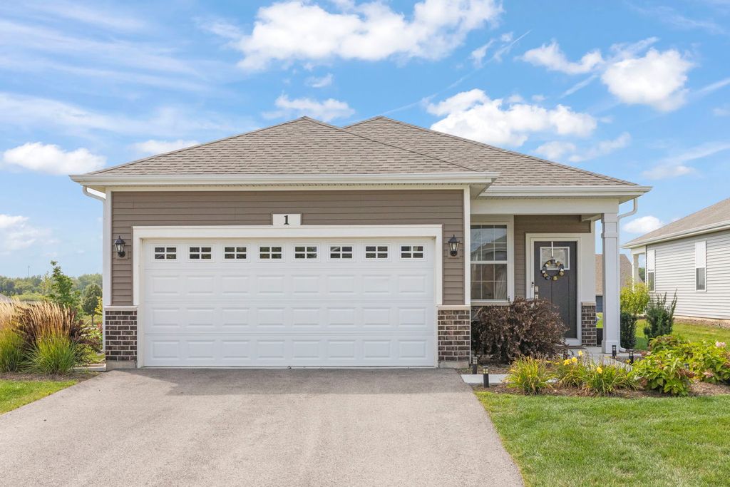 1 Savannah Court, Algonquin, IL 60102