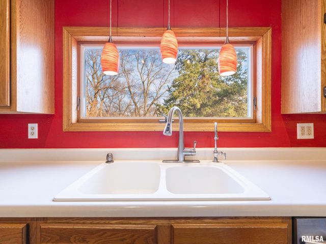 201 E ROSE Avenue, Bartonville, IL 61607