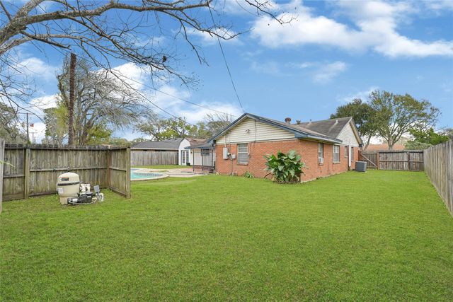 1606 Clayton Drive, Baytown, TX 77520