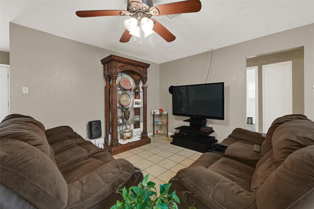 1606 Clayton Drive, Baytown, TX 77520
